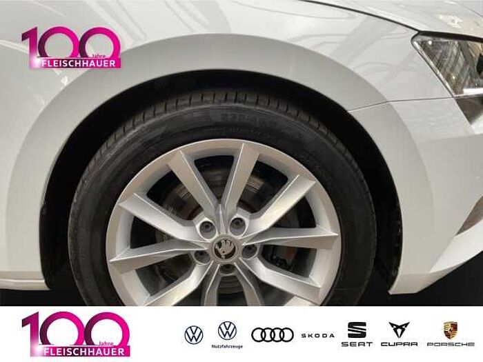 škoda superb combi - moon-weiss metallic