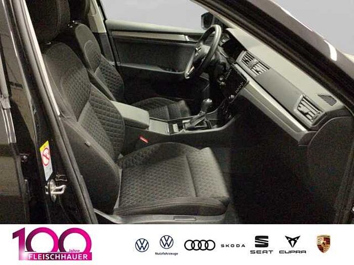 škoda superb combi - schwarz-magic perleffekt